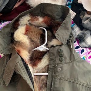American Eagle dark green jacket. Fur can by taken out by unzipping. Size M